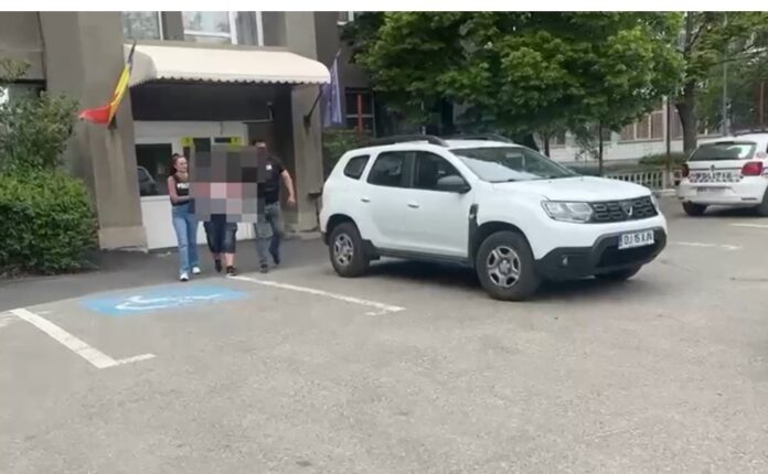 Craiova: Bărbat reținut după ce s-a expus în fața a două fetițe