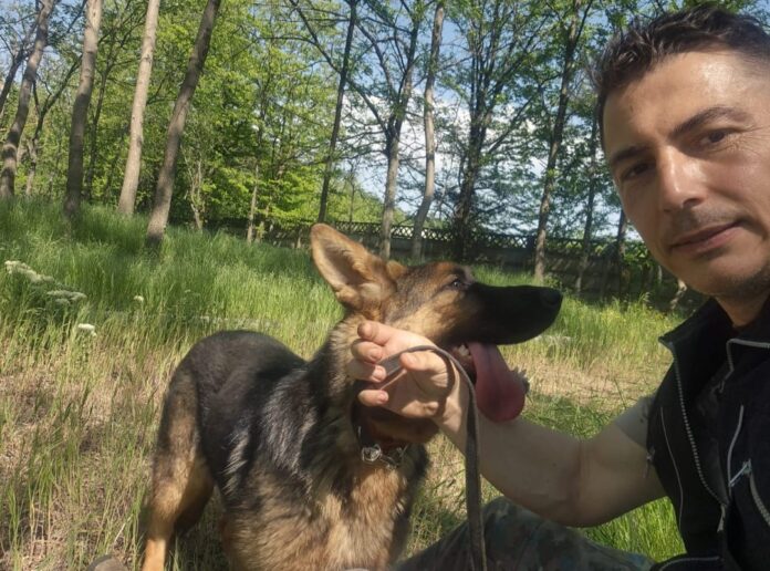 Câinele de urmă Fla a găsit un bătrân de 86 de ani dispărut din Sălcuța