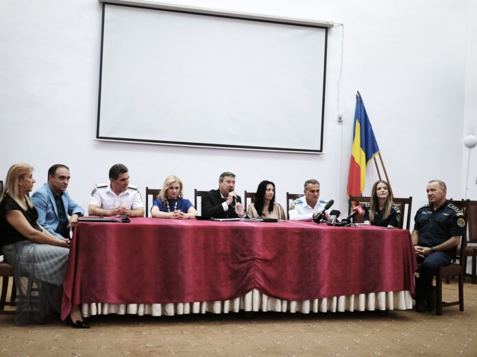11 Ultimele pregătiri, pentru noul an, școlar, în Dolj. Directorii unităților, de învățământ, reuniți la ISJ