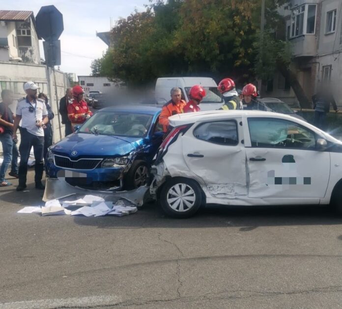 accident craoiova Accident rutier pe strada Traian Lalescu din Craiova. Doi șoferi au ajuns la spital